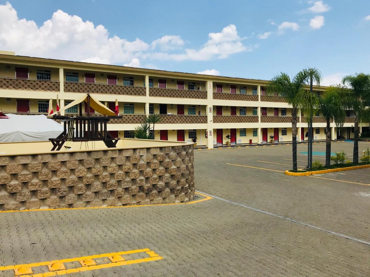 Hotel 5 Inn Silao Bagian luar foto