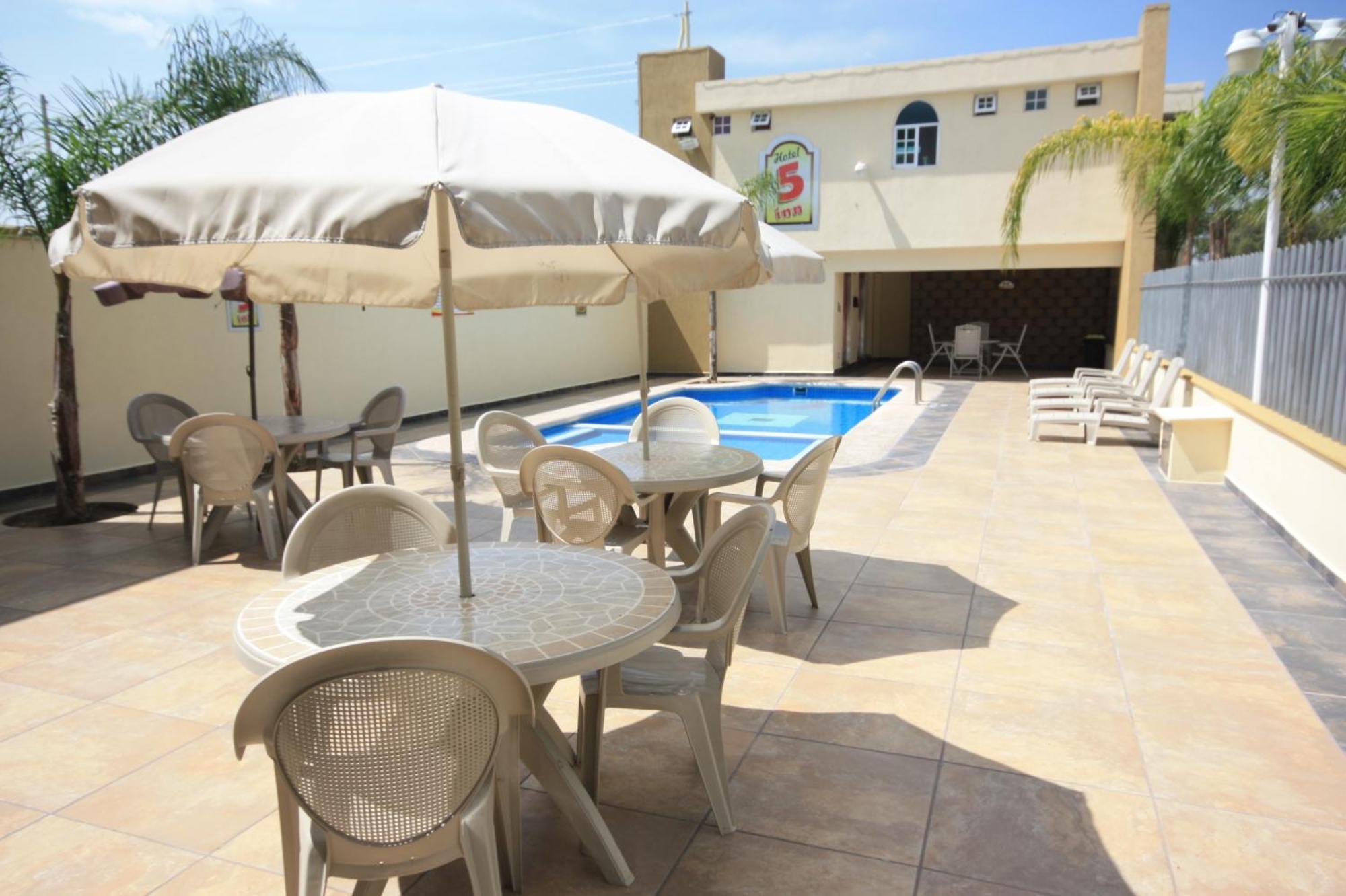 Hotel 5 Inn Silao Bagian luar foto