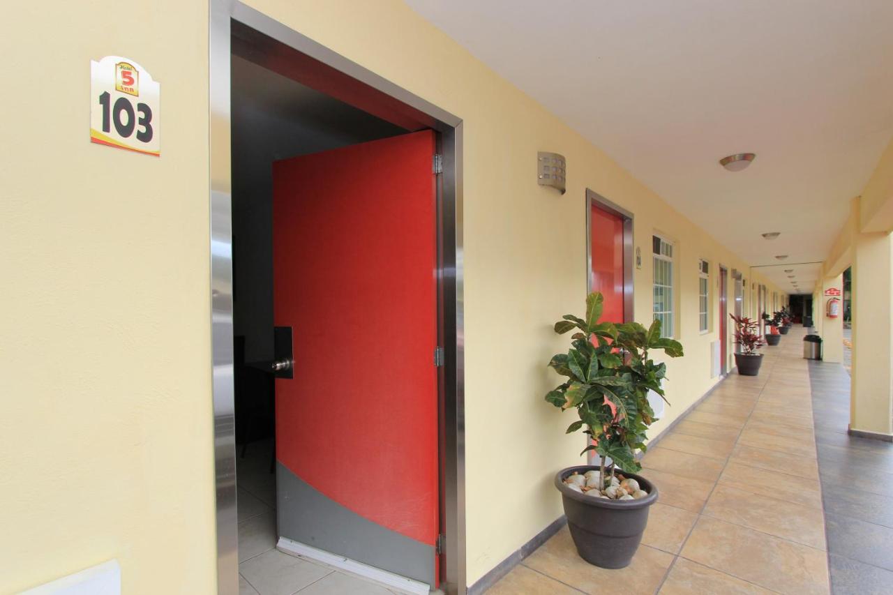 Hotel 5 Inn Silao Bagian luar foto