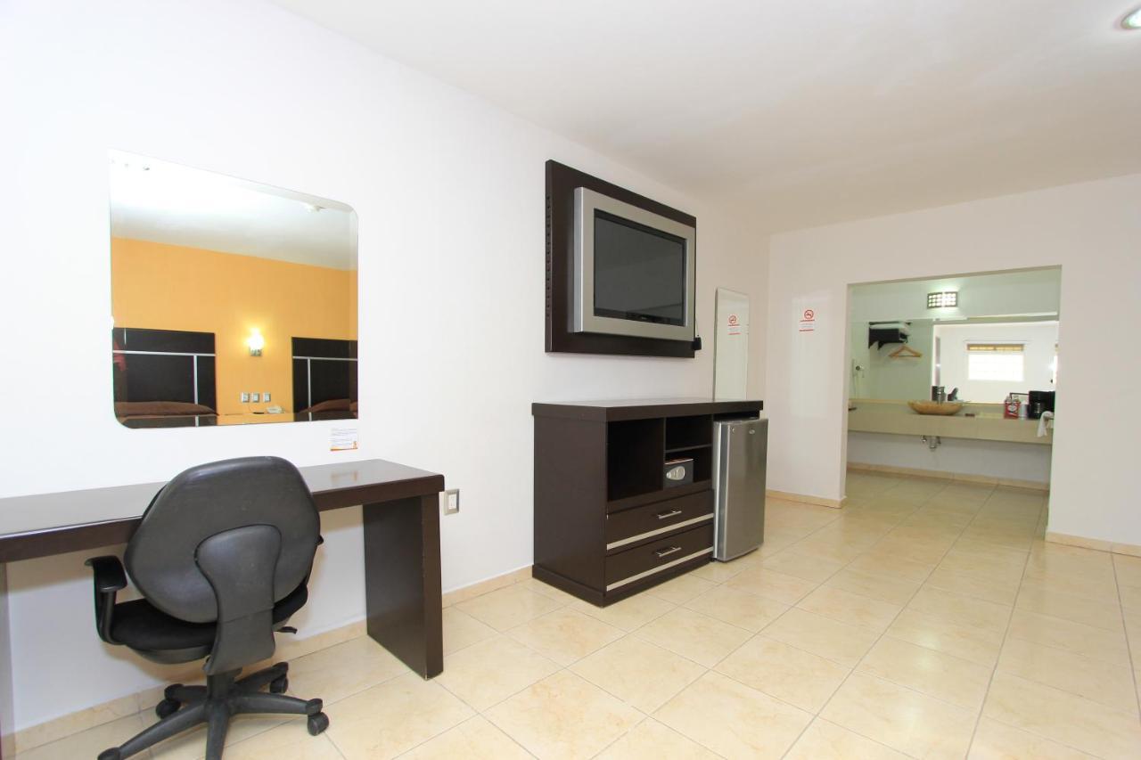 Hotel 5 Inn Silao Bagian luar foto