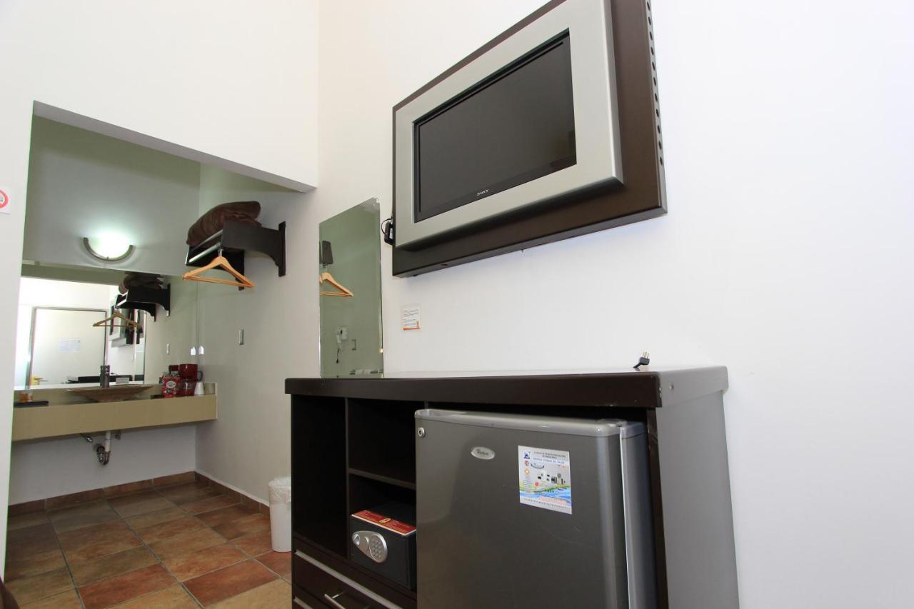 Hotel 5 Inn Silao Bagian luar foto