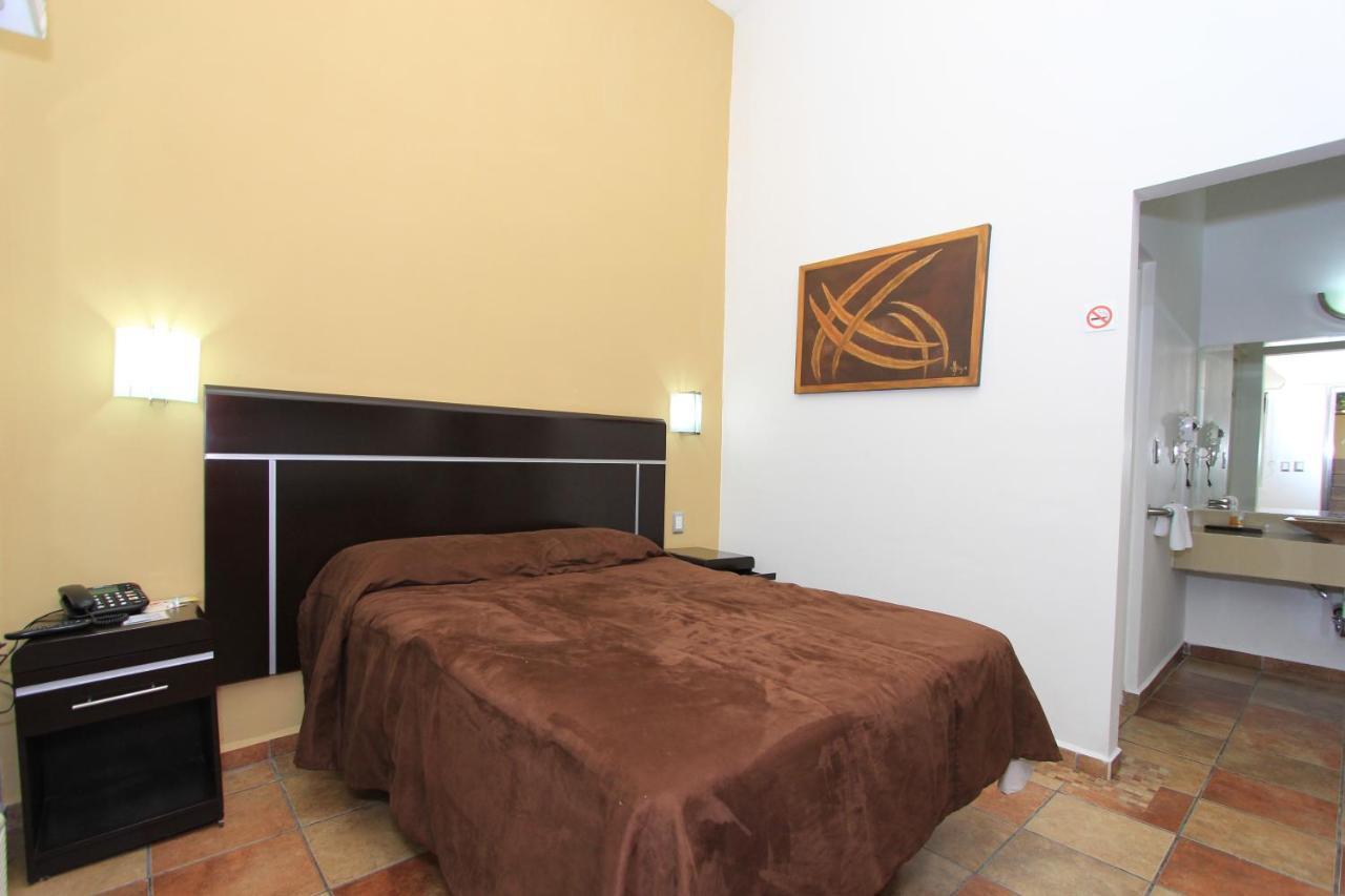 Hotel 5 Inn Silao Bagian luar foto
