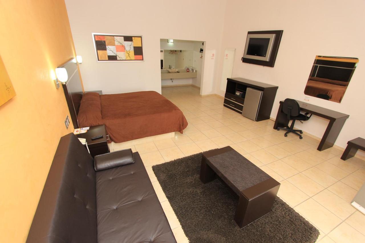 Hotel 5 Inn Silao Bagian luar foto