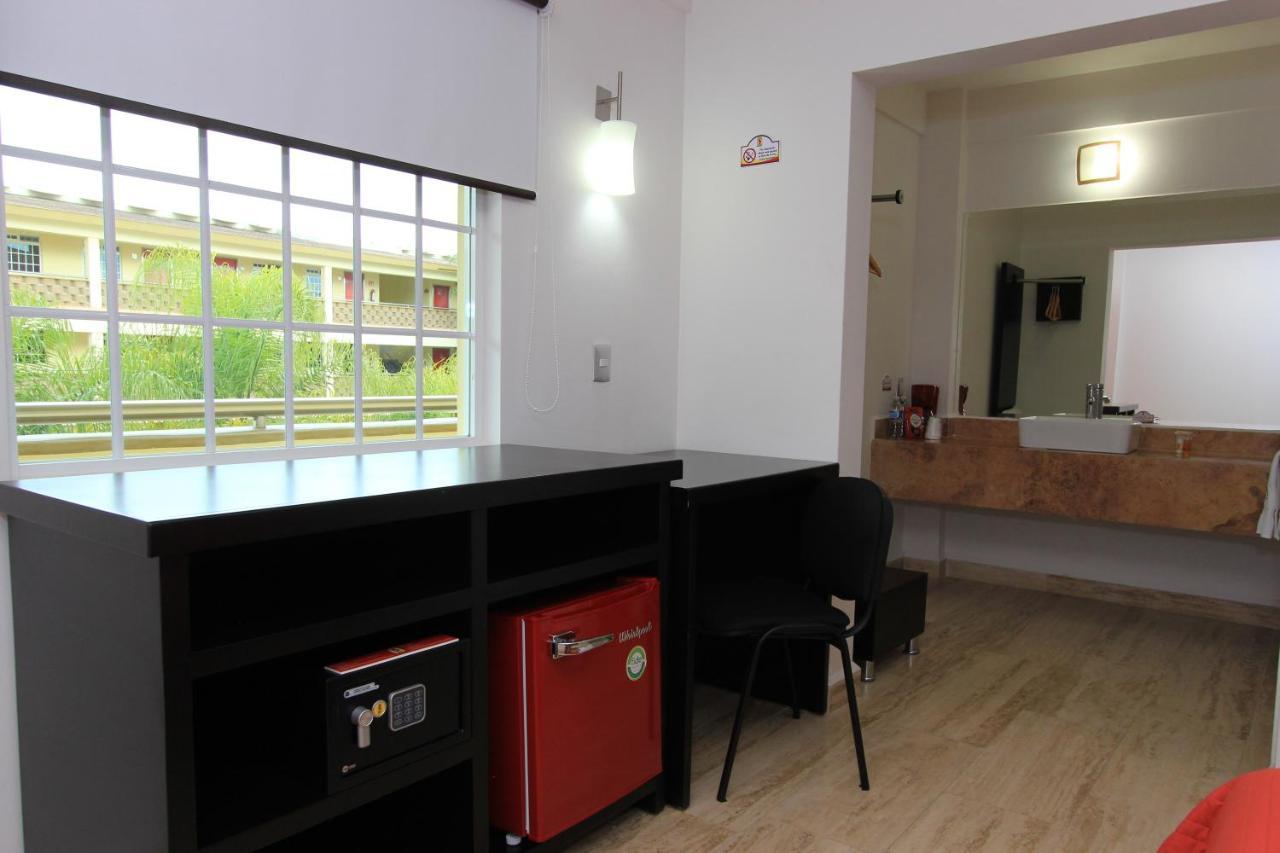 Hotel 5 Inn Silao Bagian luar foto