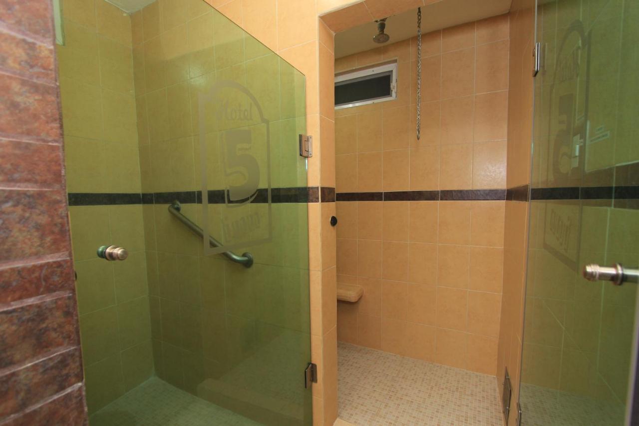Hotel 5 Inn Silao Bagian luar foto